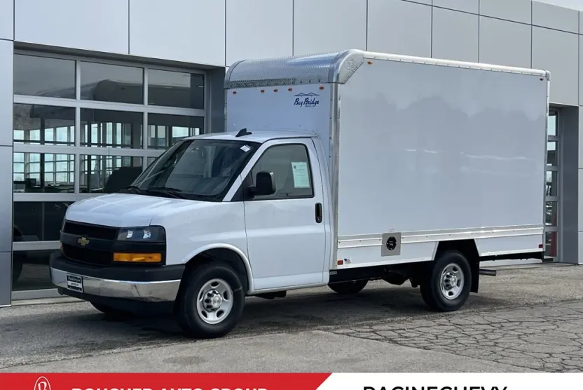2024 Chevrolet Express Cutaway 3500 photo 1