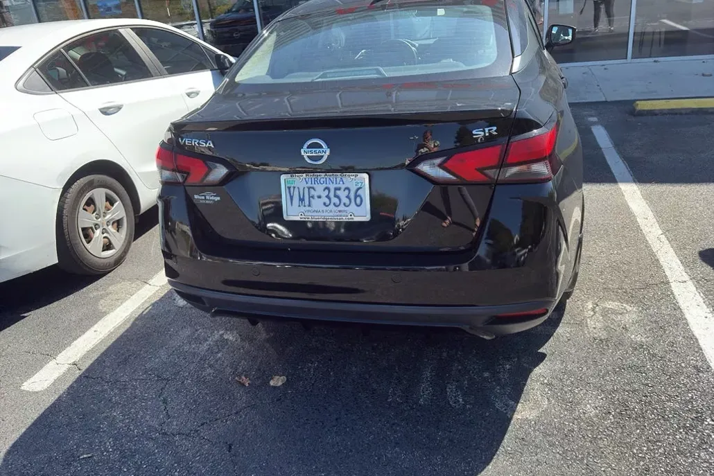 2021 Nissan Versa SR photo 1
