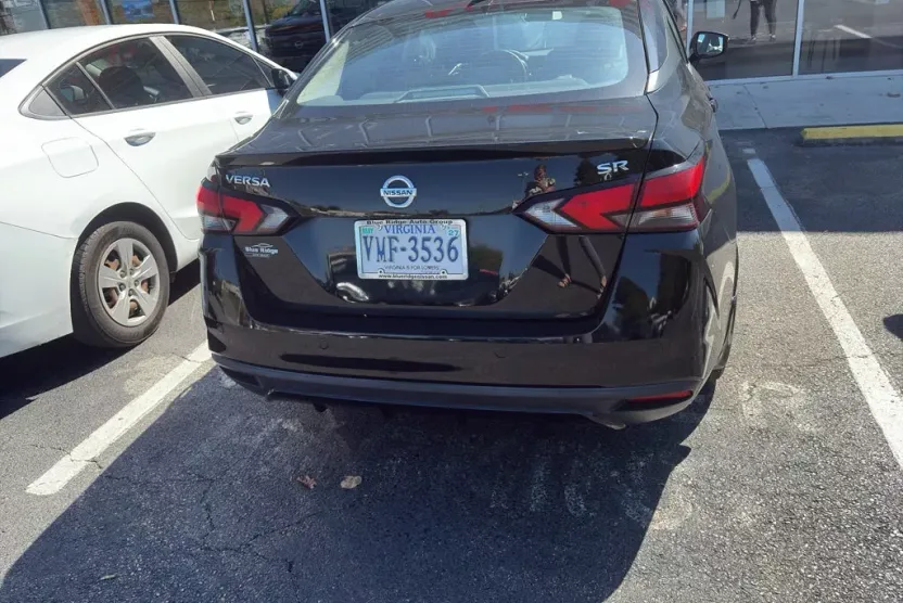 2021 Nissan Versa SR photo 1