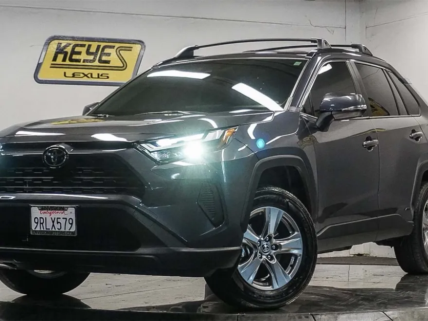2025 Toyota RAV4 Hybrid XLE photo 1