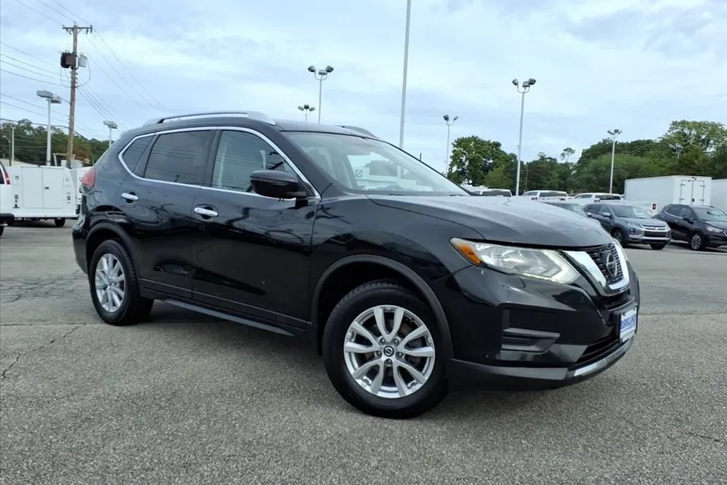 2018 Nissan Rogue SV photo 1