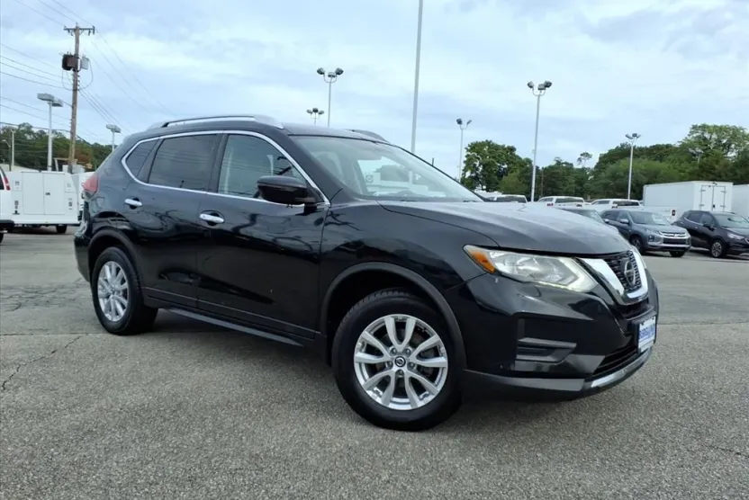 2018 Nissan Rogue SV photo 1