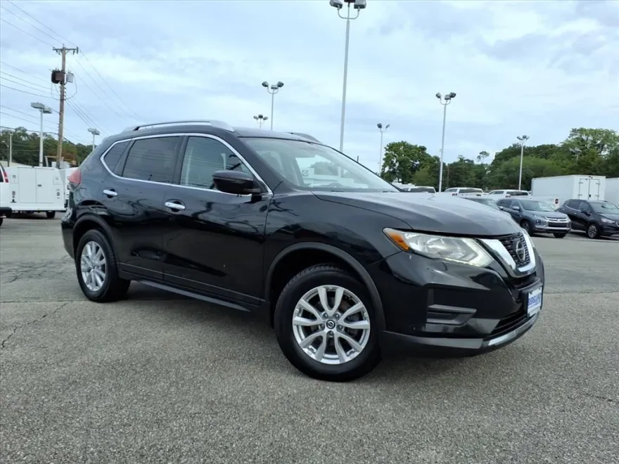 2018 Nissan Rogue SV photo 1