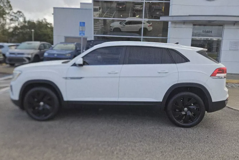 2024 Volkswagen Atlas Cross Sport SE Technology photo 1