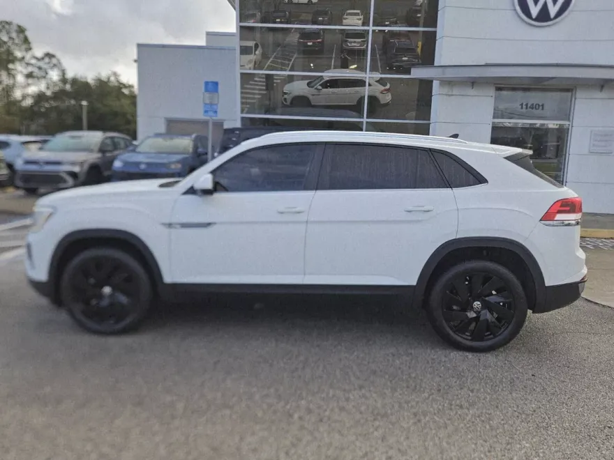 2024 Volkswagen Atlas Cross Sport SE Technology photo 1