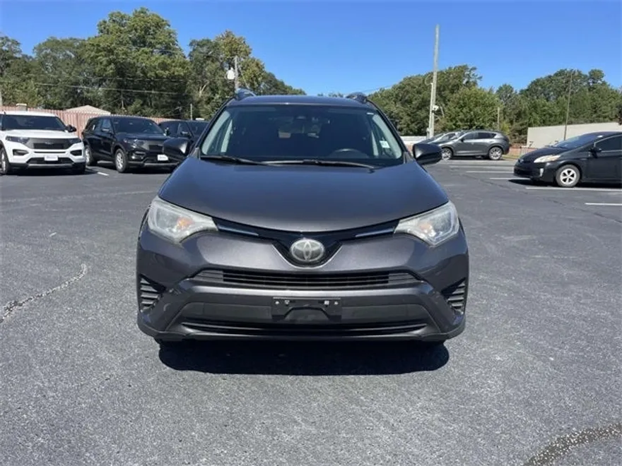 2018 Toyota RAV4 LE photo 1