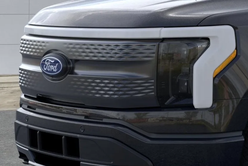2025 Ford F-150 Lightning photo 1