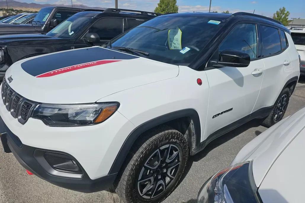 2024 Jeep Compass Trailhawk photo 1
