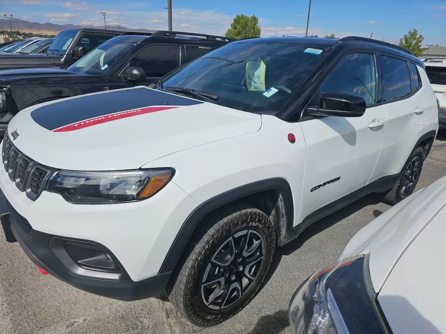 2024 Jeep Compass Trailhawk photo 1