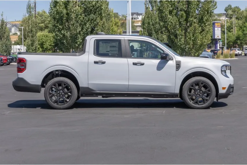 2025 Ford Maverick XLT photo 1
