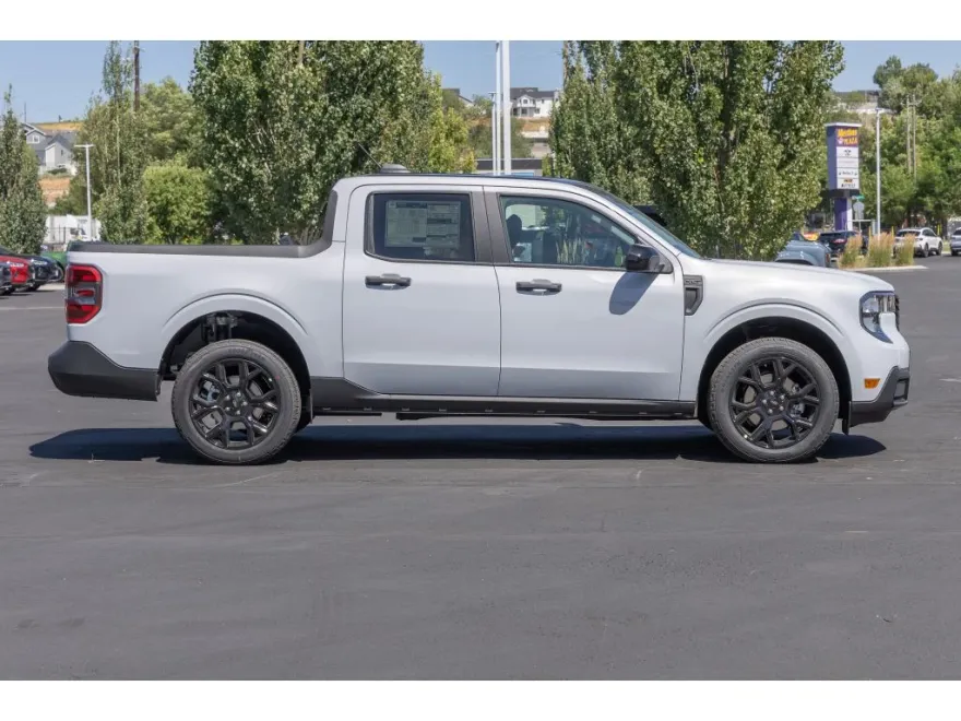 2025 Ford Maverick XLT photo 1