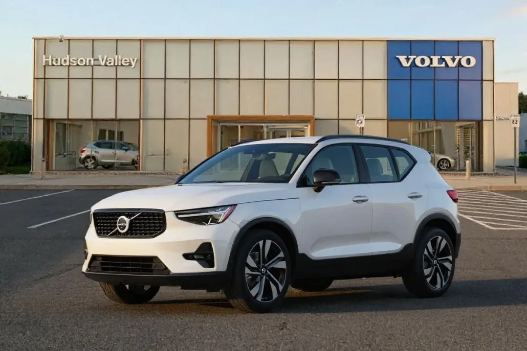 2025 Volvo XC40 Plus photo 1