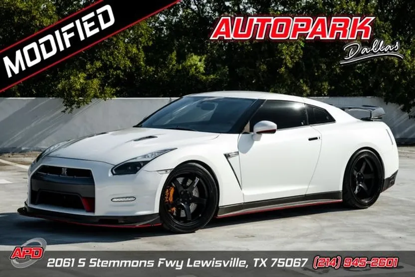 2014 Nissan GT-R Premium photo 1
