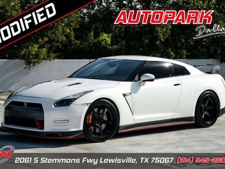 2014 Nissan GT-R Premium photo 1
