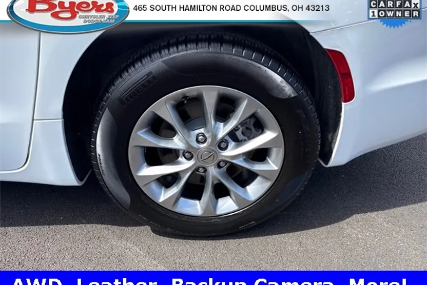 2024 Chrysler Pacifica Touring L photo 1