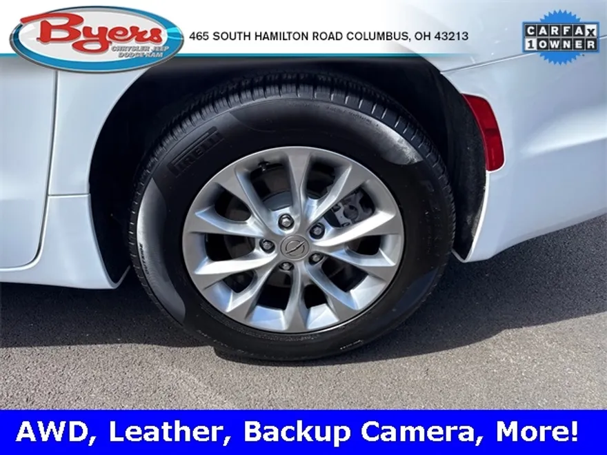 2024 Chrysler Pacifica Touring L photo 1