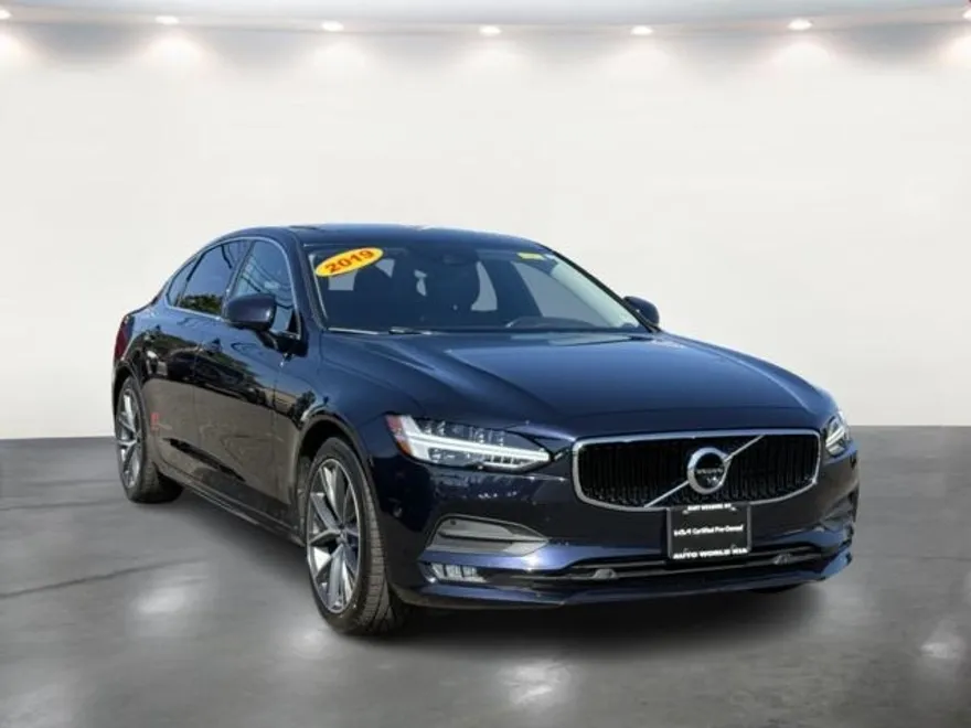 2019 Volvo S90 T6 Momentum photo 1
