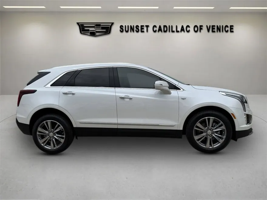 2025 Cadillac XT5 Premium Luxury photo 2