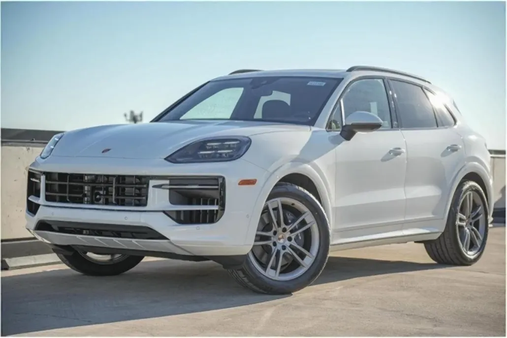 2025 Porsche Cayenne Base photo 1