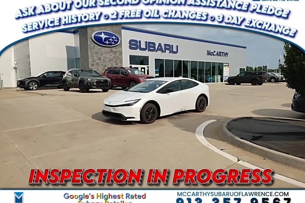 2023 Toyota Prius LE photo 1