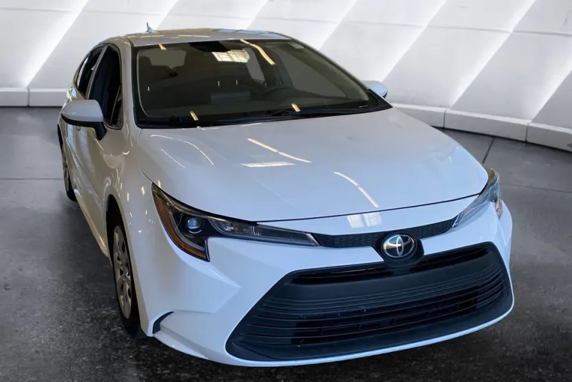 2023 Toyota Corolla LE photo 1