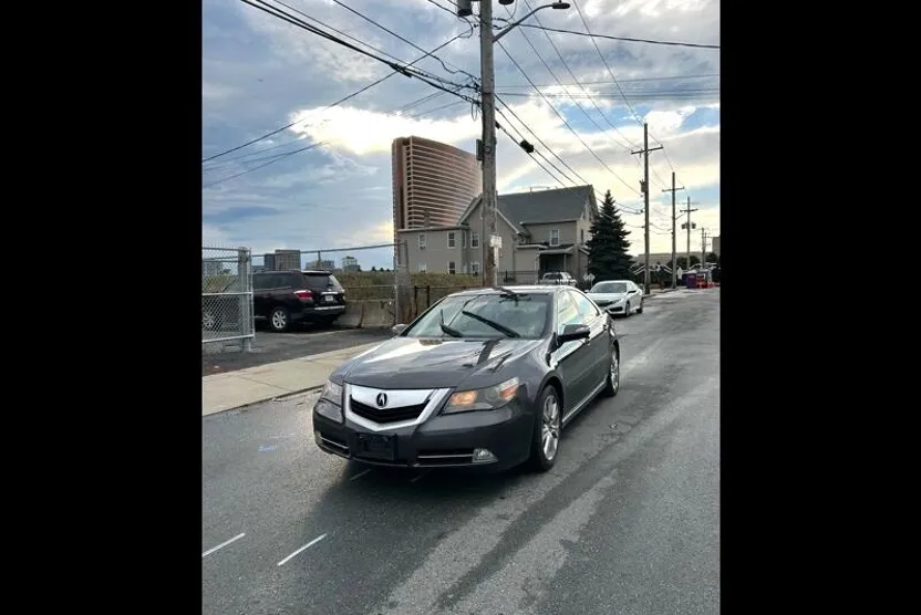 2010 Acura RL photo 1