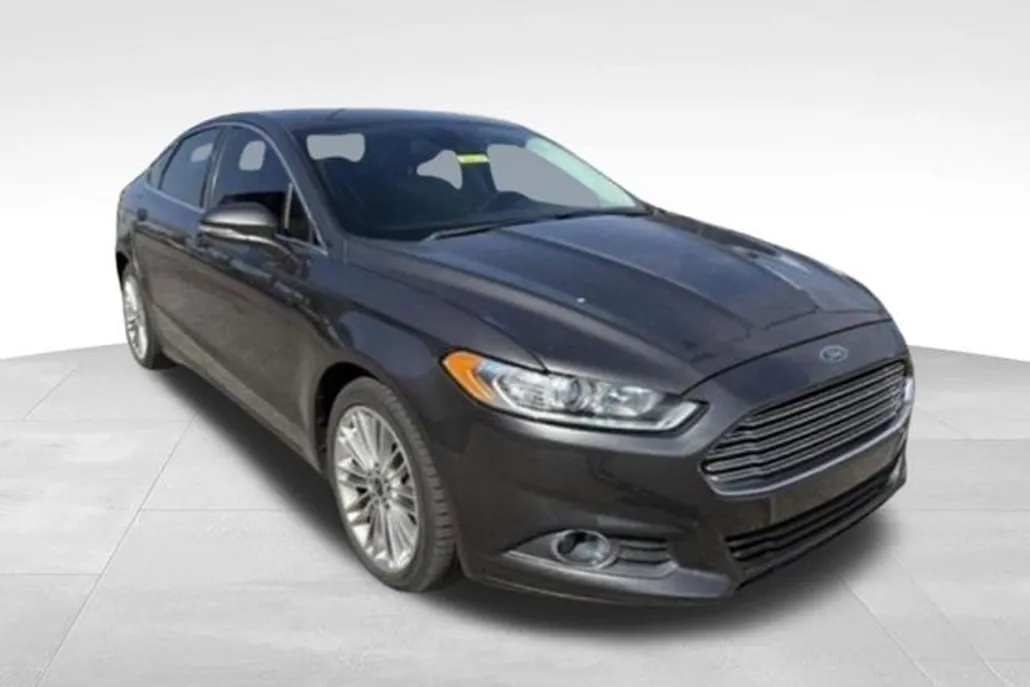 2016 Ford Fusion SE photo 1