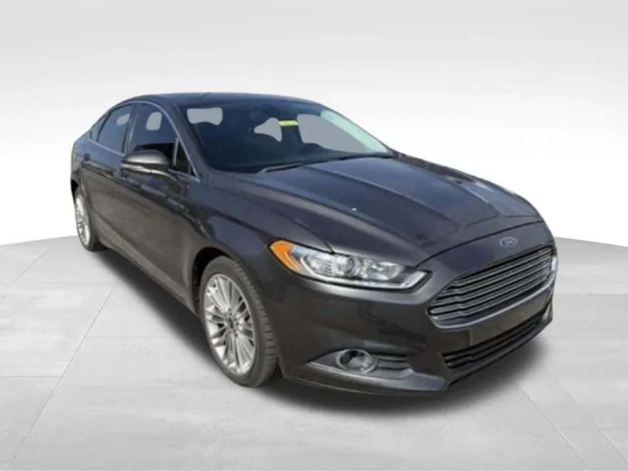 2016 Ford Fusion SE photo 1