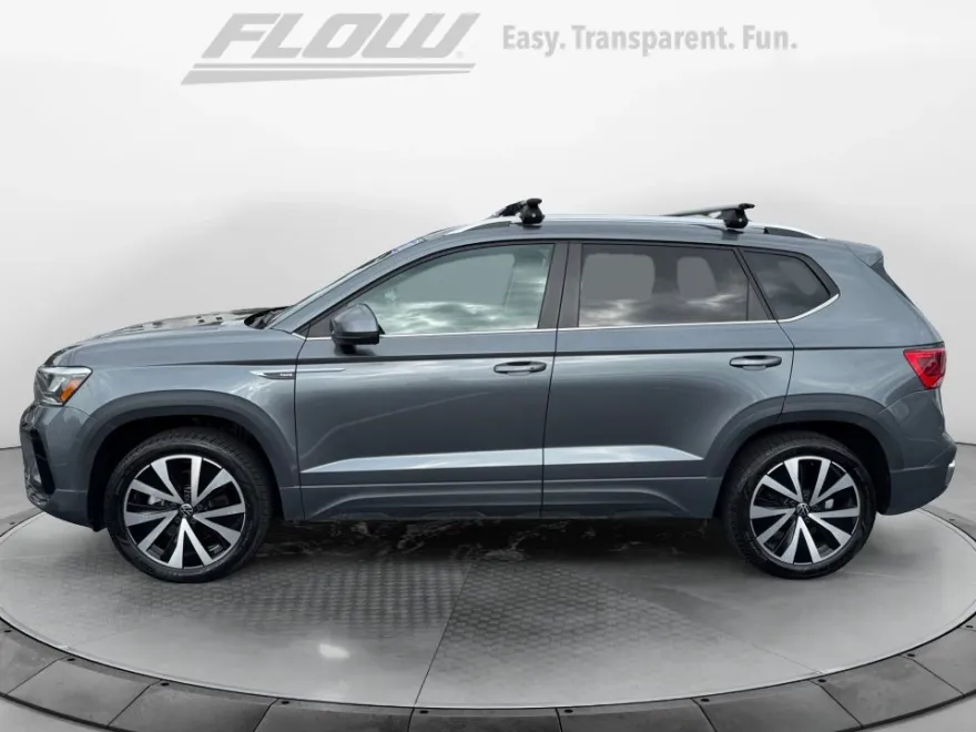 2023 Volkswagen Taos SE photo 1