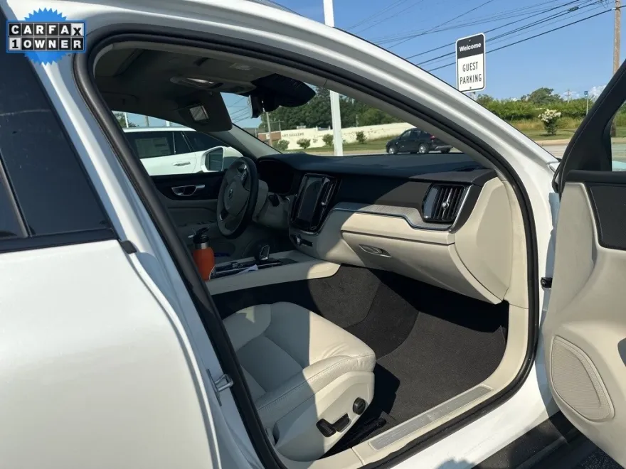 2023 Volvo V60 Cross Country B5 AWD Plus photo 1