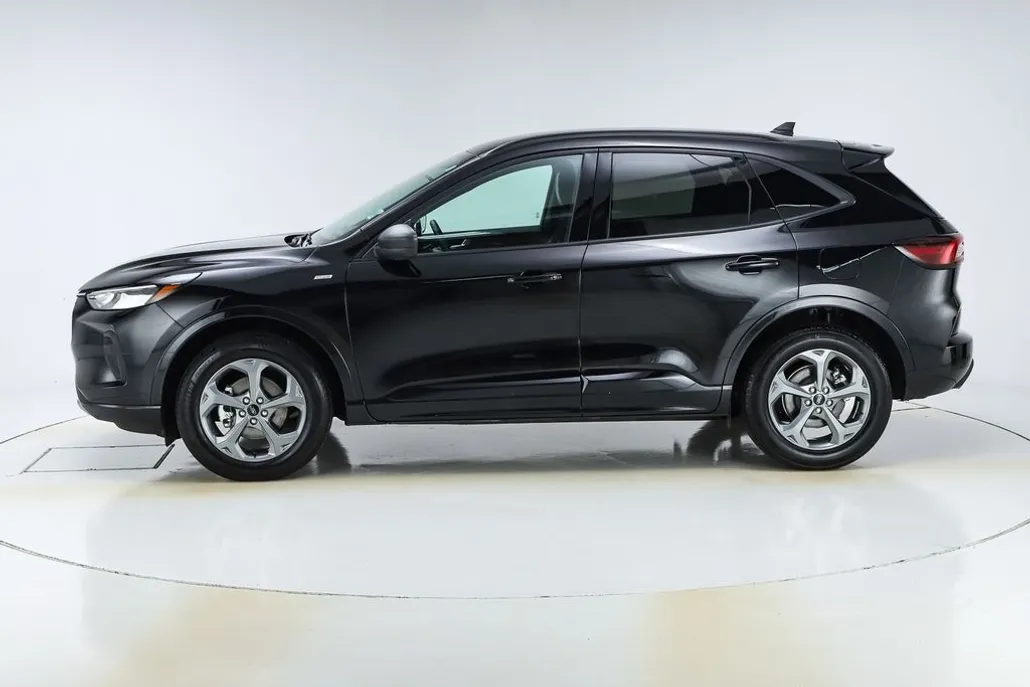 2024 Ford Escape ST-Line photo 1