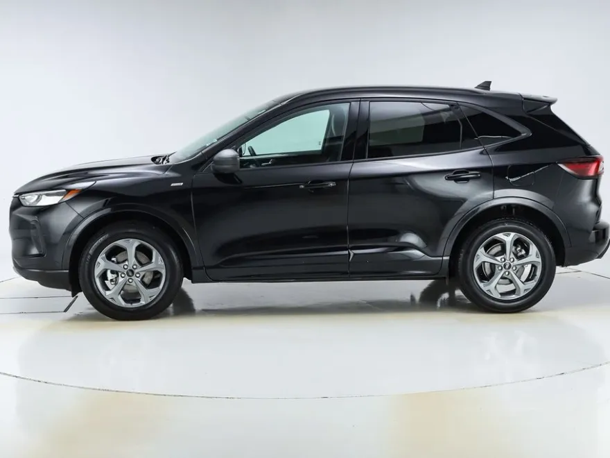 2024 Ford Escape ST-Line photo 1