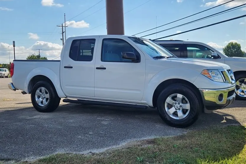 2011 Nissan Frontier S photo 1