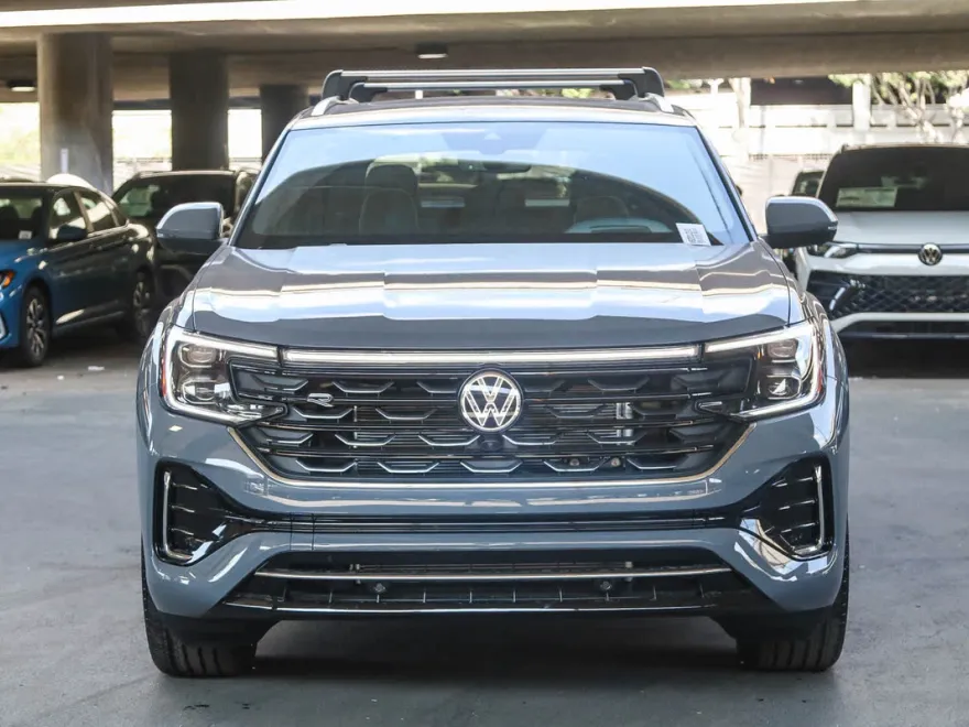 2026 Volkswagen Atlas Cross Sport SEL Premium R-Line photo 1