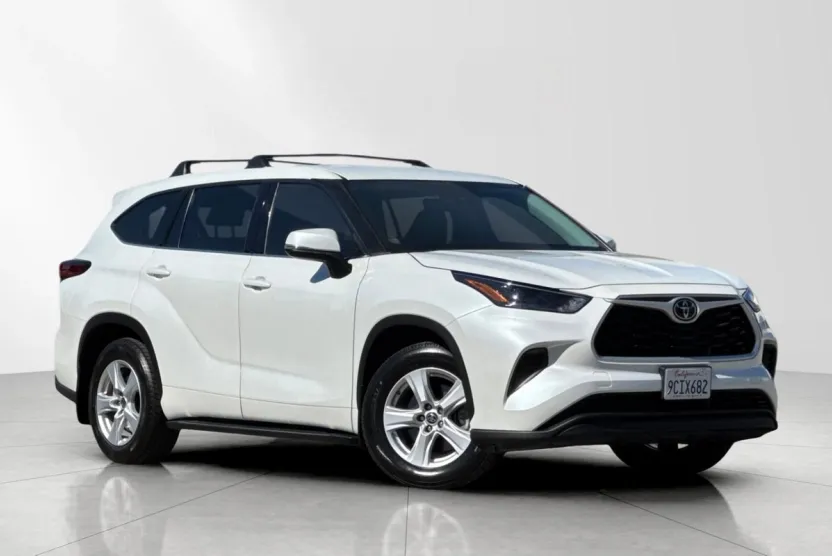 2022 Toyota Highlander L photo 1