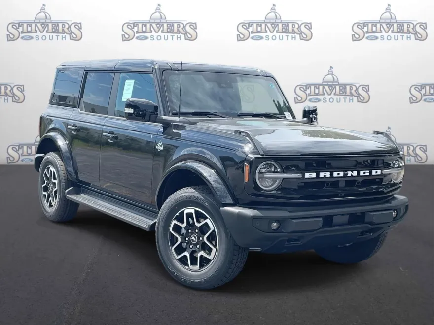 2025 Ford Bronco Outer Banks photo 1
