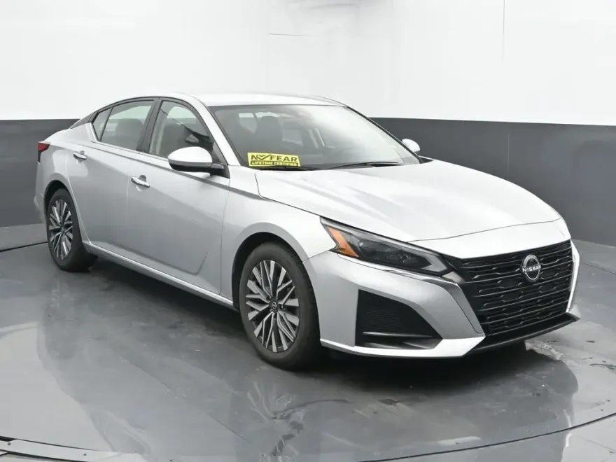 2023 Nissan Altima 2.5 SV photo 1