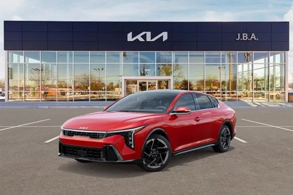 2025 Kia K4 GT-Line photo 1