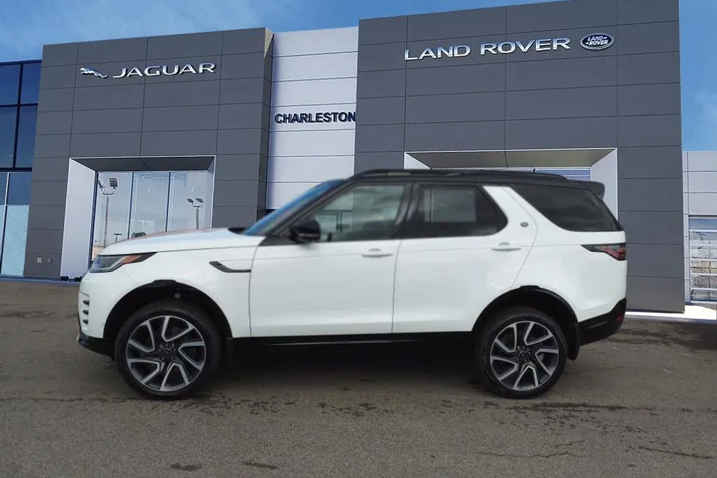 2025 Land Rover Discovery SE photo 1