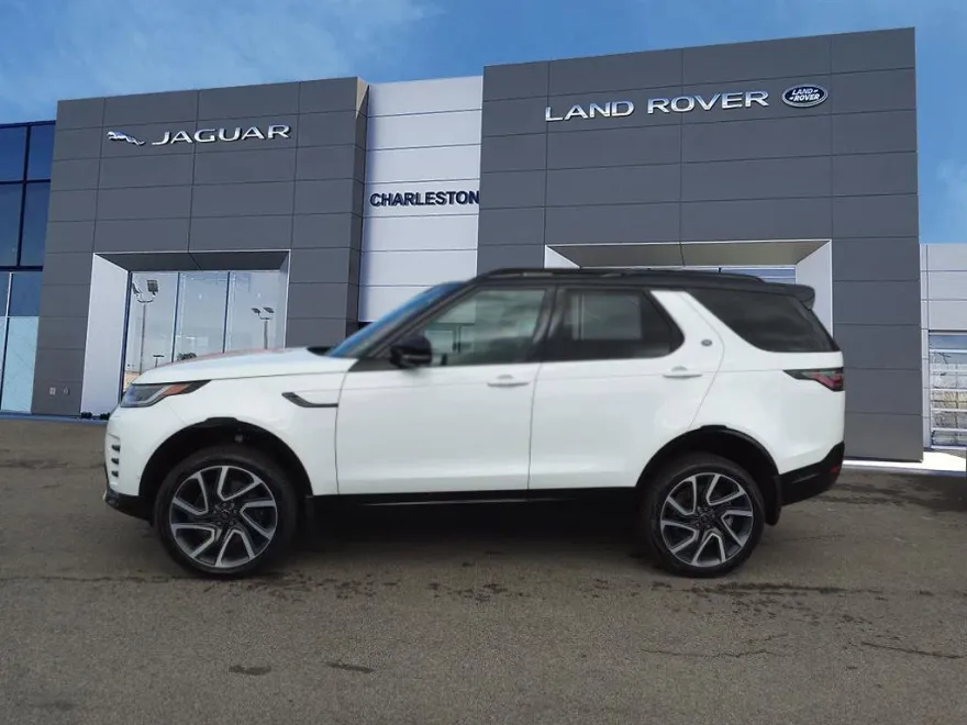 2025 Land Rover Discovery SE photo 1