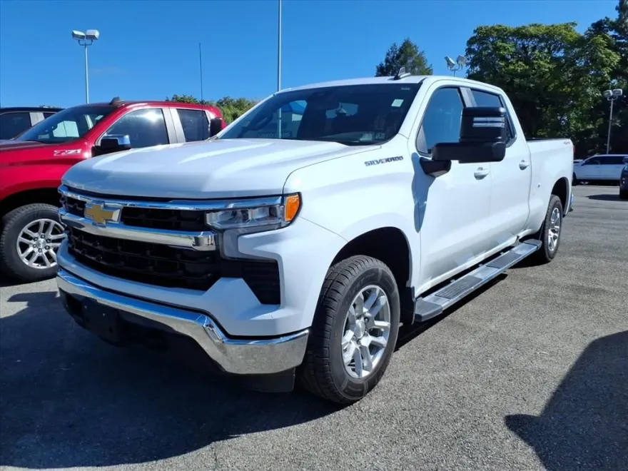 2022 Chevrolet Silverado 1500 LT photo 1