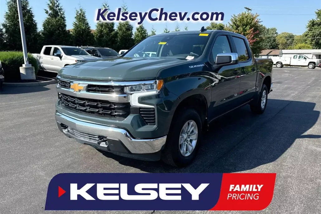 2025 Chevrolet Silverado 1500 LT photo 1