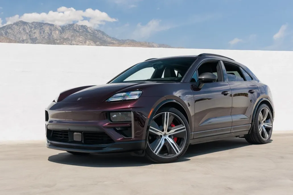 2024 Porsche Macan Electric Turbo photo 1