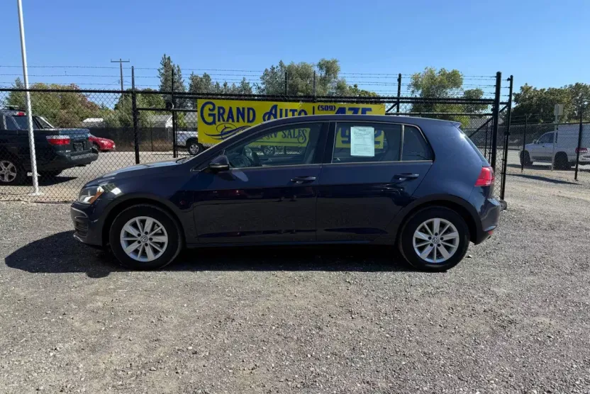 2016 Volkswagen Golf TSI photo 1