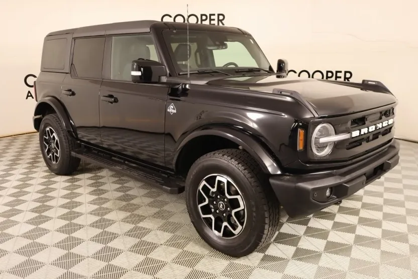 2024 Ford Bronco Outer Banks photo 1