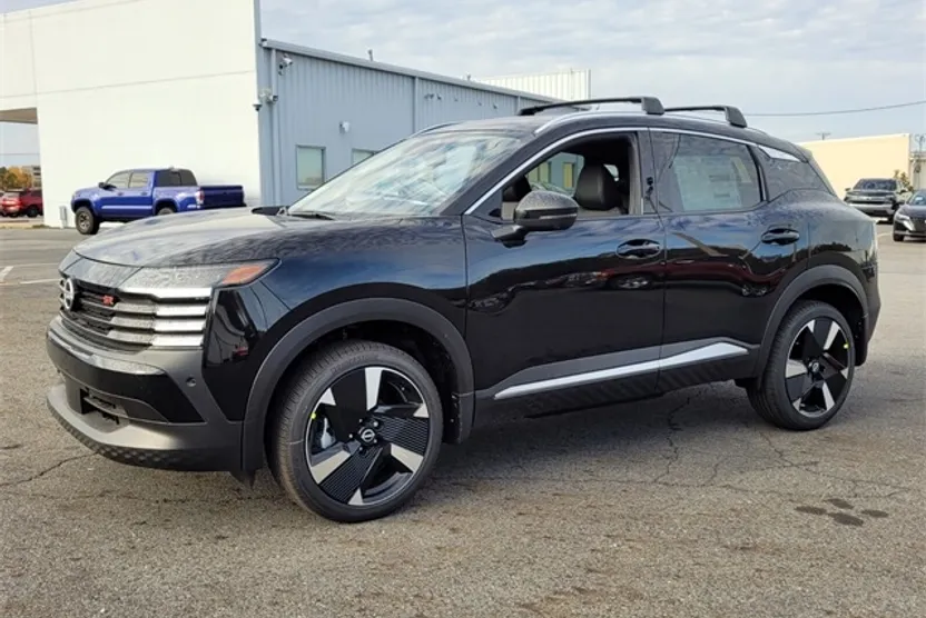 2025 Nissan Kicks SR photo 1
