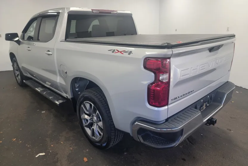 2022 Chevrolet Silverado 1500 LT photo 1