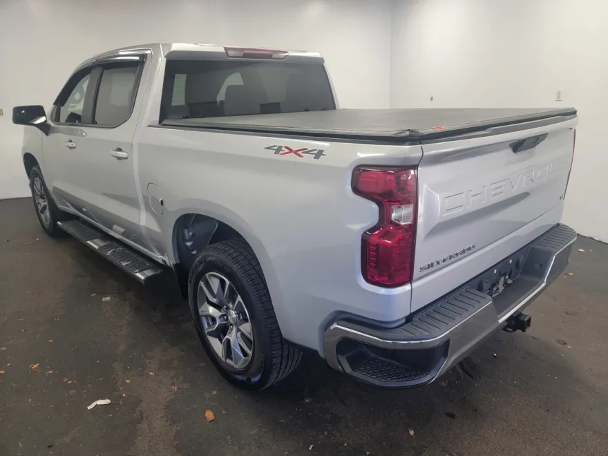 2022 Chevrolet Silverado 1500 LT photo 1