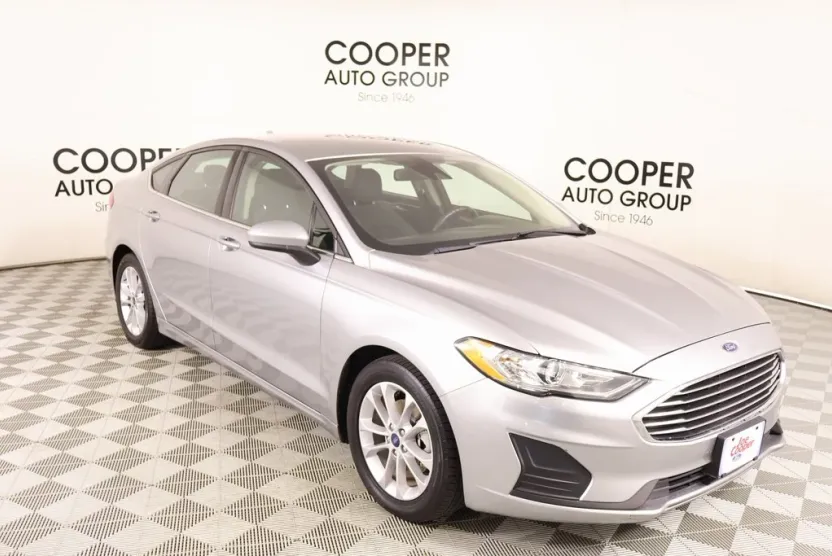 2020 Ford Fusion SE photo 1