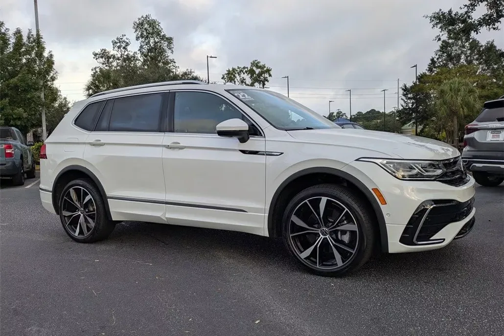 2022 Volkswagen Tiguan SEL Premium R-Line photo 1